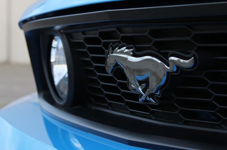  Ford Mustang GT Premium 2011 года  (фото 2 из 33)